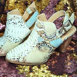 COMFORT est.1946 heel